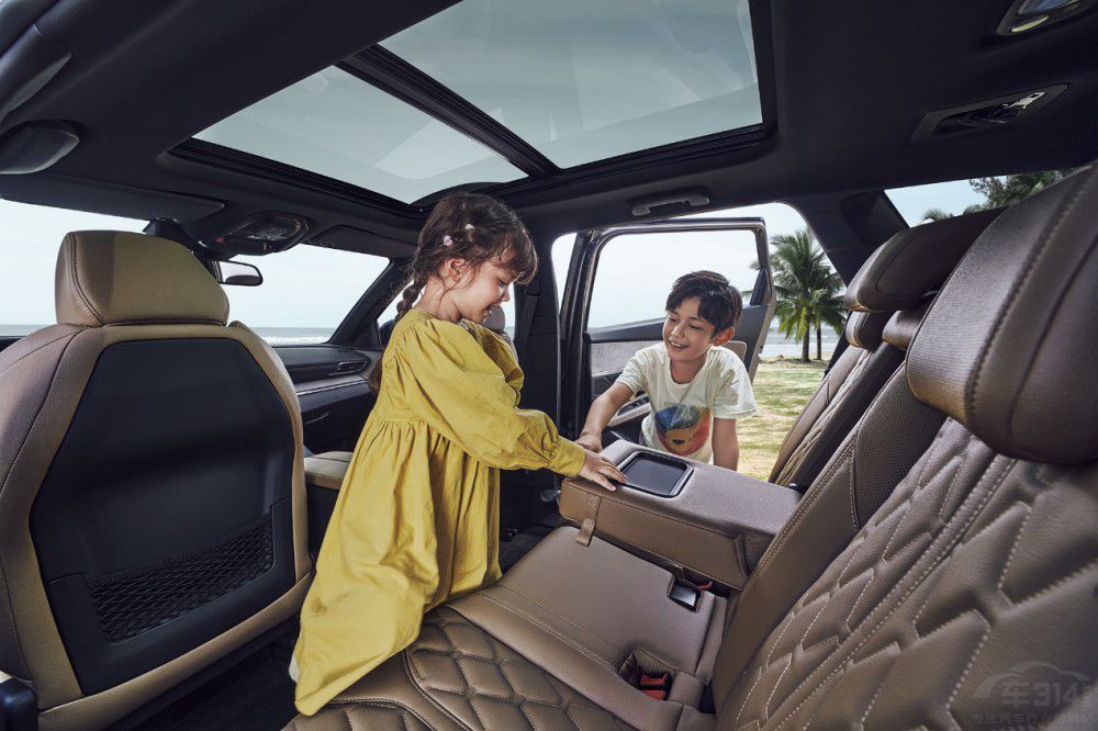 買SGS金標(biāo)認(rèn)證車型新5008 可享萬(wàn)元補(bǔ)貼 買SGS金標(biāo)認(rèn)證車型新5008 可享萬(wàn)元補(bǔ)貼