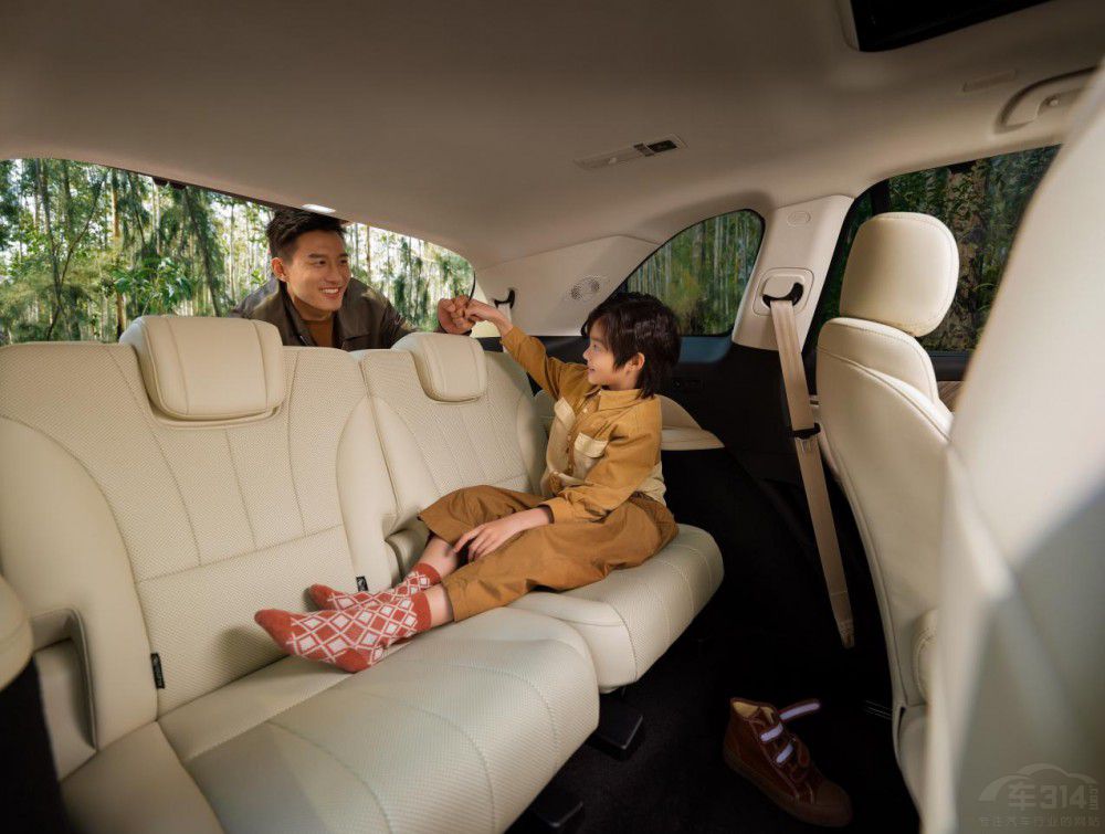 大六座SUV市場(chǎng)標(biāo)桿 藍(lán)山5月銷(xiāo)量5136臺(tái) 大六座SUV市場(chǎng)標(biāo)桿 藍(lán)山5月銷(xiāo)量5136臺(tái)