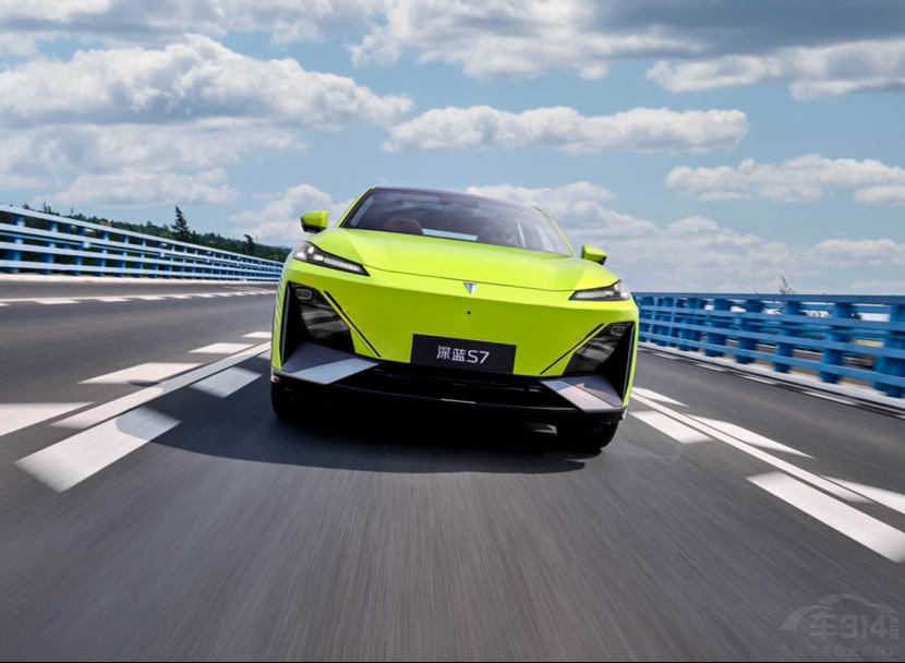 超級(jí)增程賦能深藍(lán)S7 盡享純電駕駛樂趣 超級(jí)增程賦能深藍(lán)S7 盡享純電駕駛樂趣