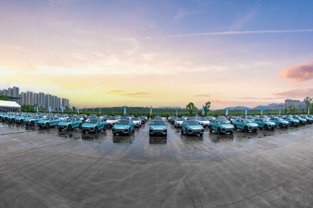 深藍(lán)汽車打出“電動平權(quán) 智能平權(quán)”雙王炸 深藍(lán)汽車打出“電動平權(quán) 智能平權(quán)”雙王炸