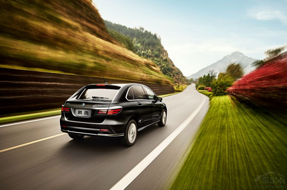 起步價(jià)30.18萬(wàn) 能家用又能下賽道的騰勢(shì)N7 起步價(jià)30.18萬(wàn) 能家用又能下賽道的騰勢(shì)N7