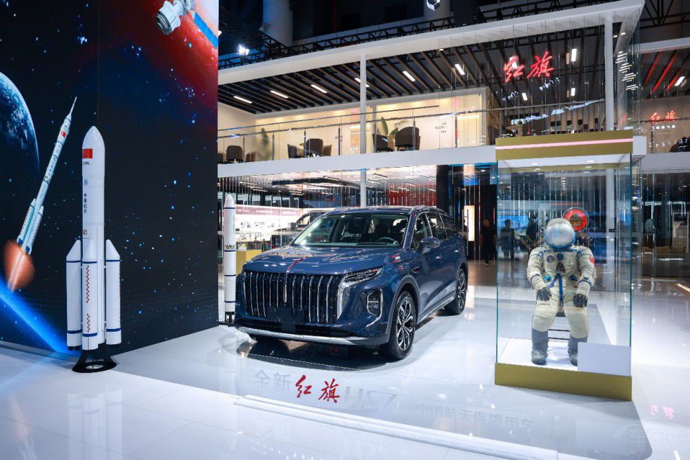 全新紅旗HS7成都車展上市 售價25.58萬起 全新紅旗HS7成都車展上市 售價25.58萬起