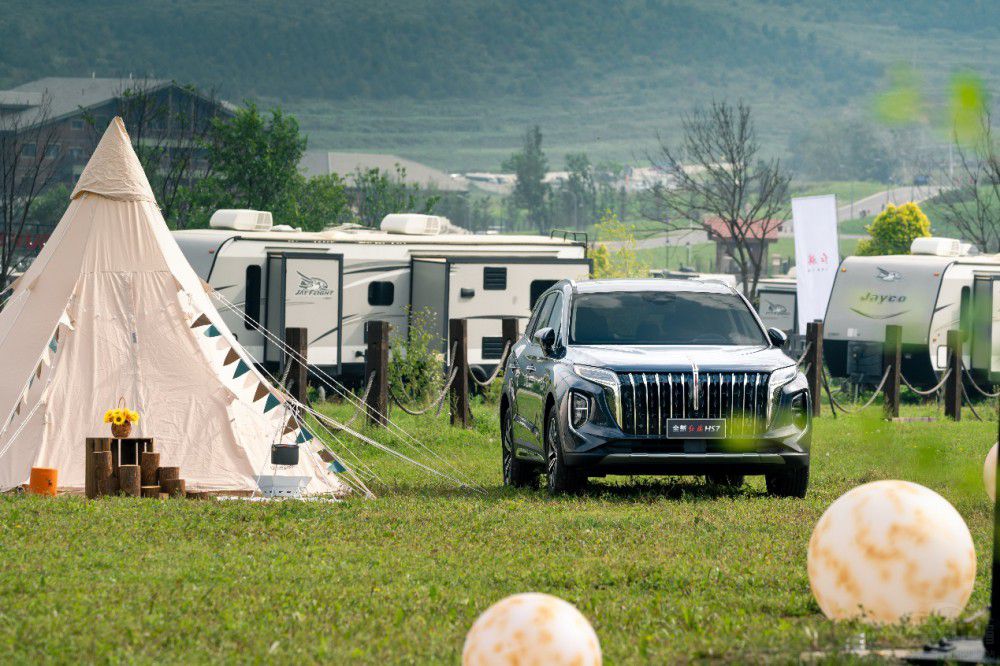 全新紅旗HS7成都車展上市 售價25.58萬起 全新紅旗HS7成都車展上市 售價25.58萬起