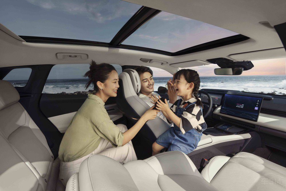 20.88萬(wàn)元起 豪華智享超電SUV領(lǐng)克08上市 20.88萬(wàn)元起 豪華智享超電SUV領(lǐng)克08上市