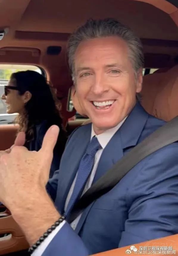 美國加州州長訪深 點(diǎn)贊仰望U8“超越性技術(shù)” 美國加州州長訪深 點(diǎn)贊仰望U8“超越性技術(shù)”