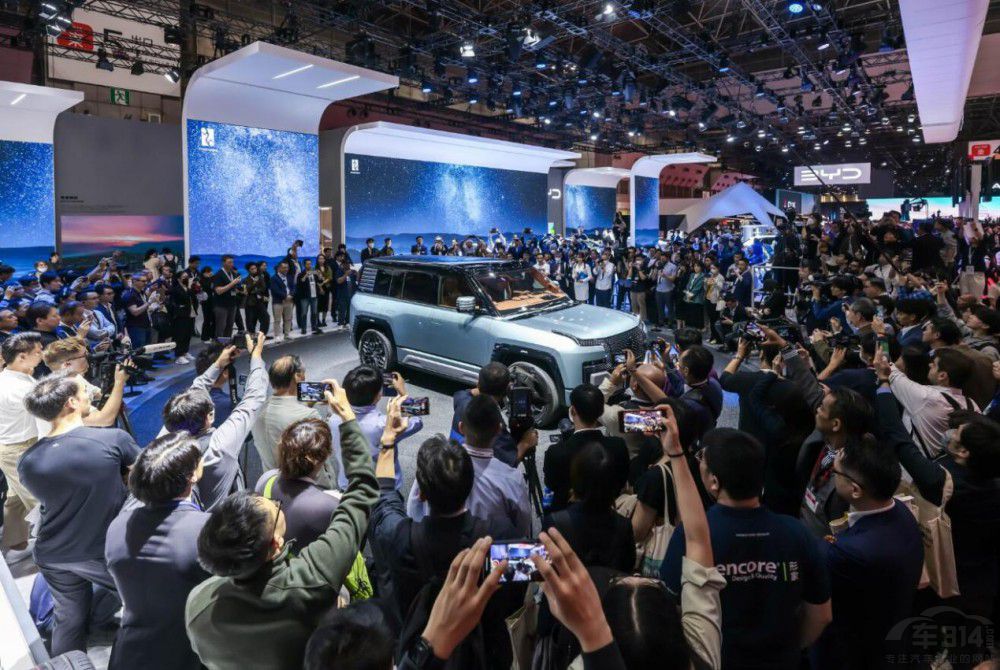 比亞迪亮相東京車(chē)展 帶來(lái)一些“中國(guó)震撼” 比亞迪亮相東京車(chē)展 帶來(lái)一些“中國(guó)震撼”