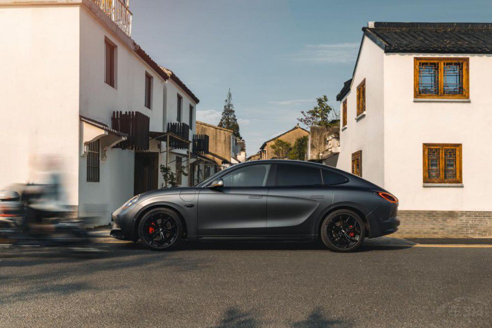 歐拉閃電貓暗夜版上市 起售價(jià)17.63萬(wàn)元 歐拉閃電貓暗夜版上市 起售價(jià)17.63萬(wàn)元