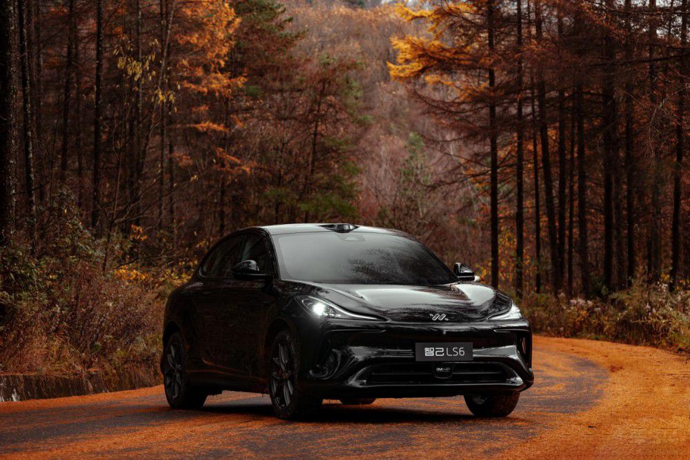 智己LS6連續(xù)六周霸榜中大型純電SUV第一 智己LS6連續(xù)六周霸榜中大型純電SUV第一