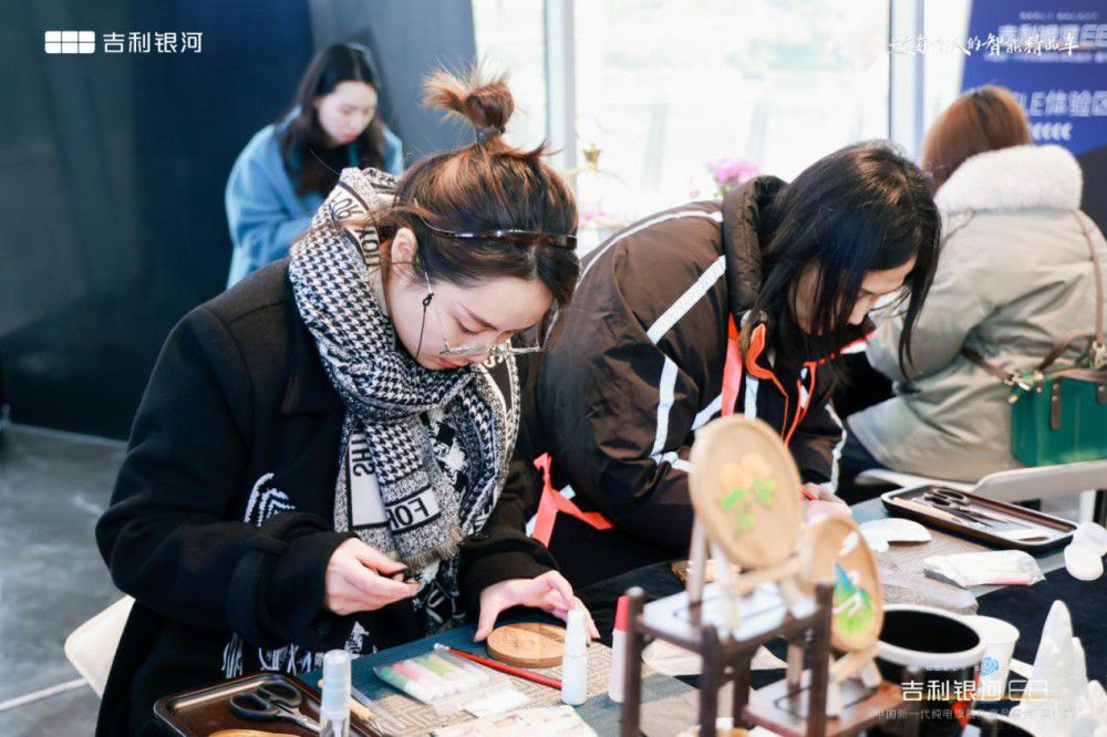 吉利銀河E8亮相重慶 新一代純電旗艦登場 吉利銀河E8亮相重慶 新一代純電旗艦登場