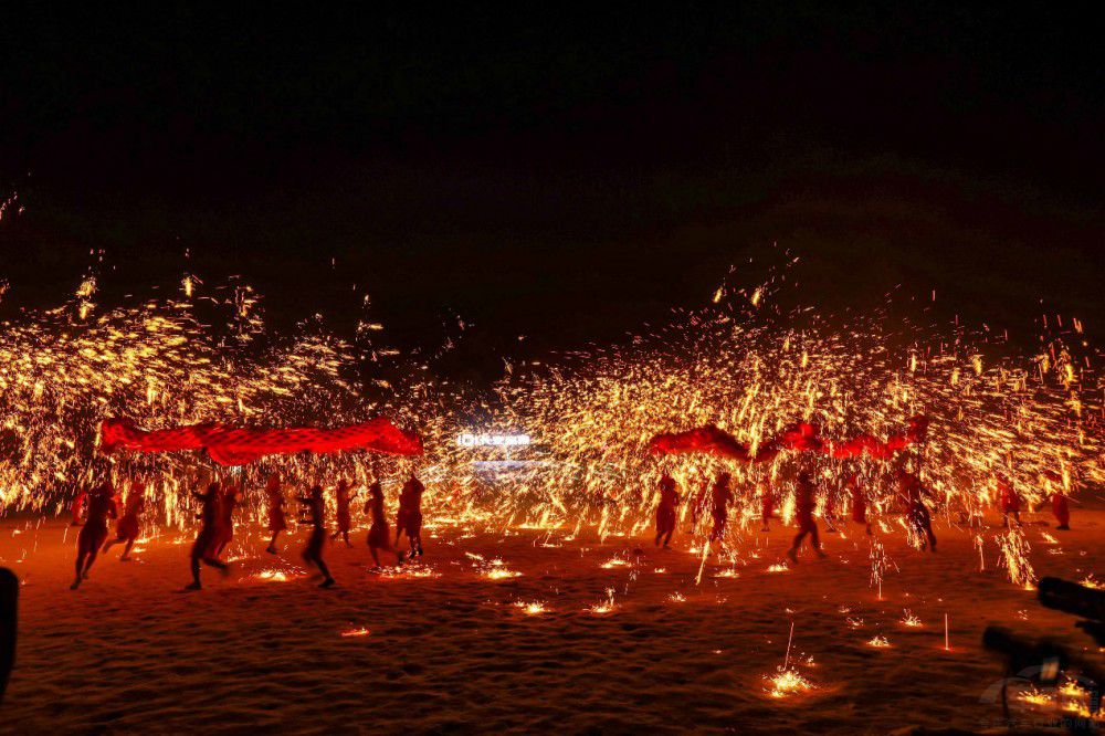 長安啟源A07護送銅梁火龍騰躍冰雪之城 長安啟源A07護送銅梁火龍騰躍冰雪之城