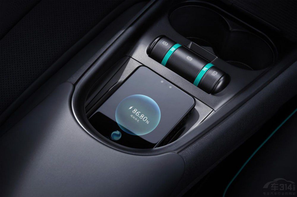 A0級(jí)銷冠煥新而來 海豚榮耀版讓你放心開 A0級(jí)銷冠煥新而來 海豚榮耀版讓你放心開