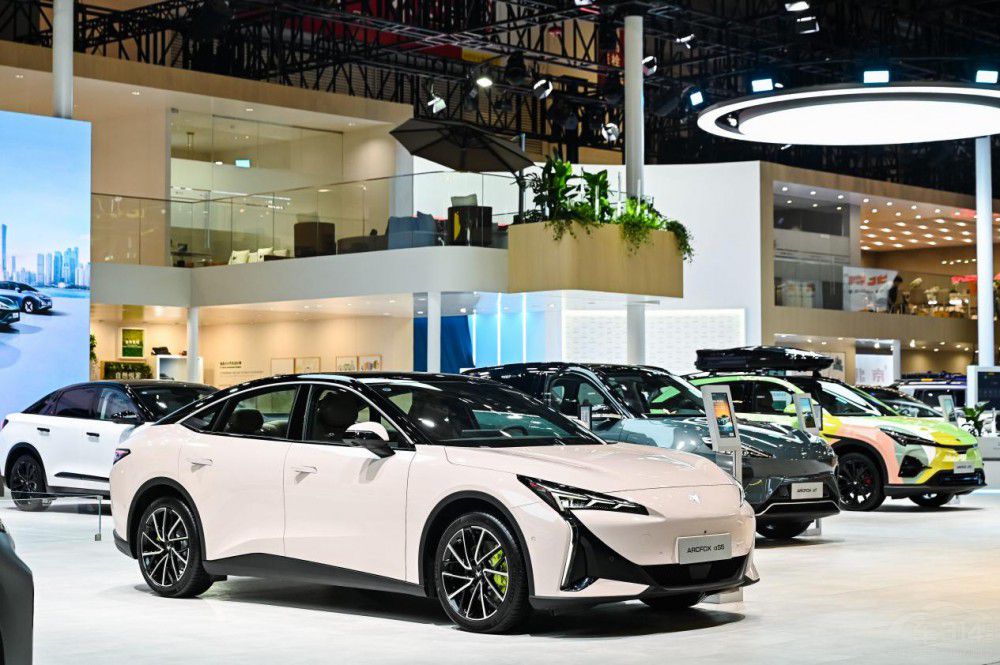 17.48萬(wàn)元極狐阿爾法S5成同級(jí)品價(jià)之王 17.48萬(wàn)元極狐阿爾法S5成同級(jí)品價(jià)之王