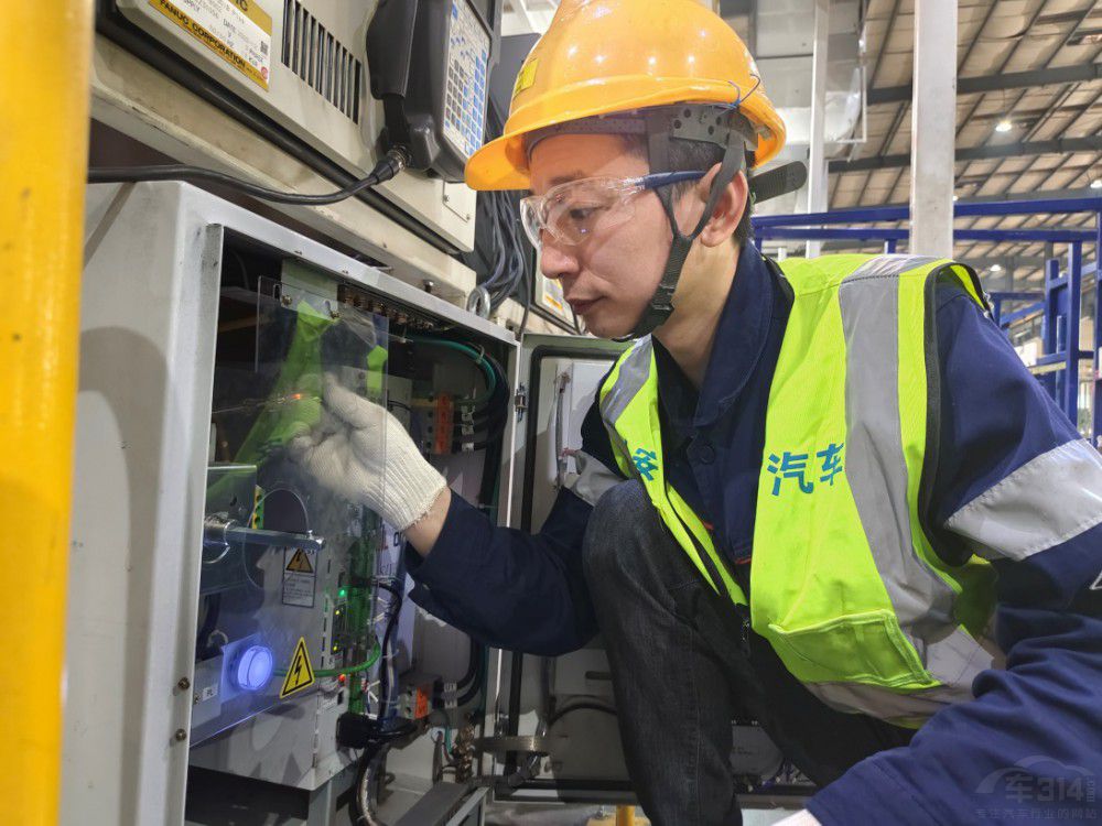 他憑什么獲得重慶市五一勞動(dòng)獎(jiǎng)?wù)拢? title=