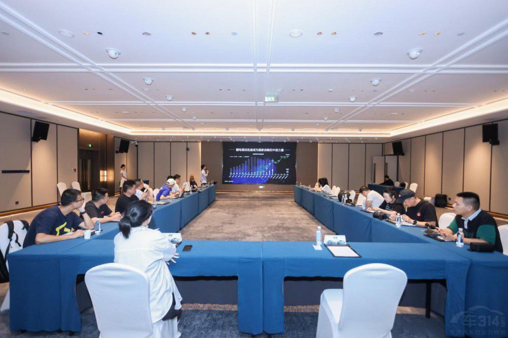 30家媒體開空調(diào)實(shí)測百公里油耗全低于2.9L 30家媒體開空調(diào)實(shí)測百公里油耗全低于2.9L