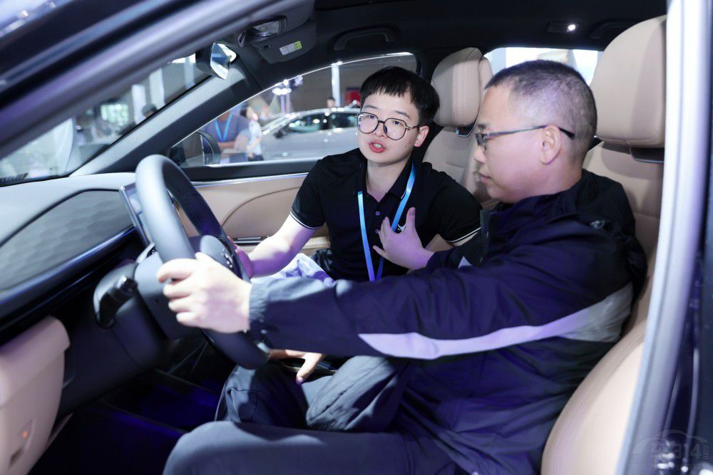 擁有 豪車級(jí)品質(zhì)的極狐阿爾法S5真太香了 擁有 豪車級(jí)品質(zhì)的極狐阿爾法S5真太香了