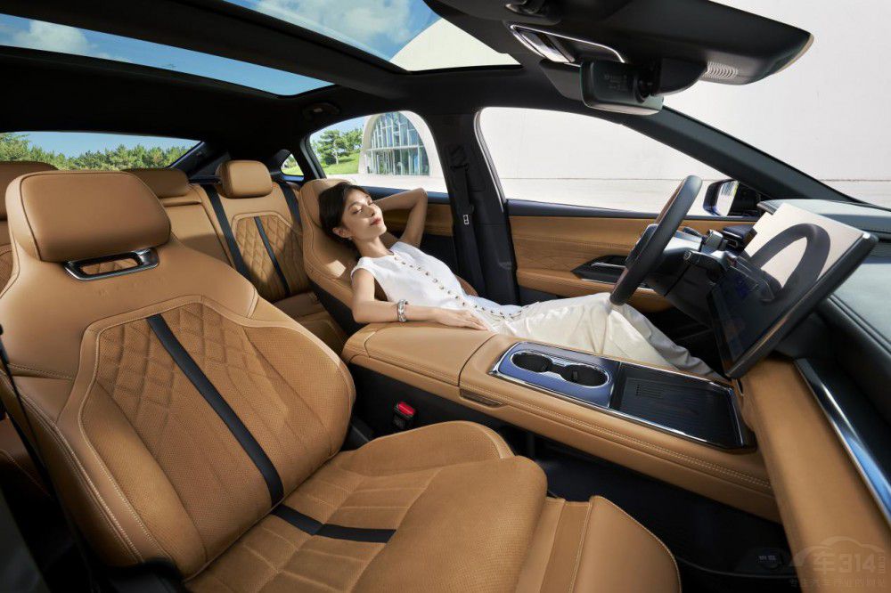 L(zhng) R_(d) MAZDA EZ-6ʽ _ A(y)