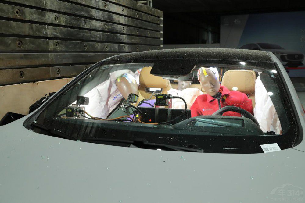 安全共鑒 MAZDA EZ-6安全挑戰(zhàn)拆車大揭秘 安全共鑒 MAZDA EZ-6安全挑戰(zhàn)拆車大揭秘