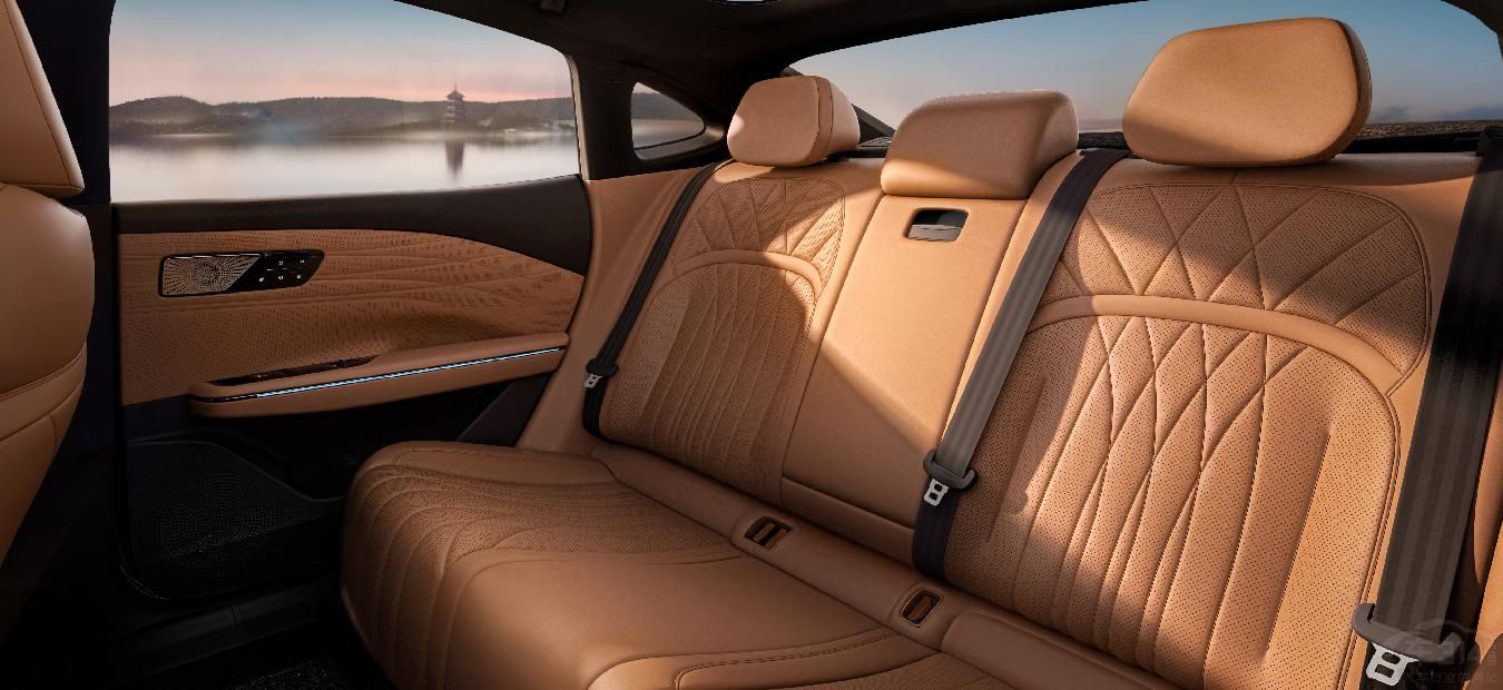 起步即旗艦重新定義中高級電混轎車新標準 起步即旗艦重新定義中高級電混轎車新標準