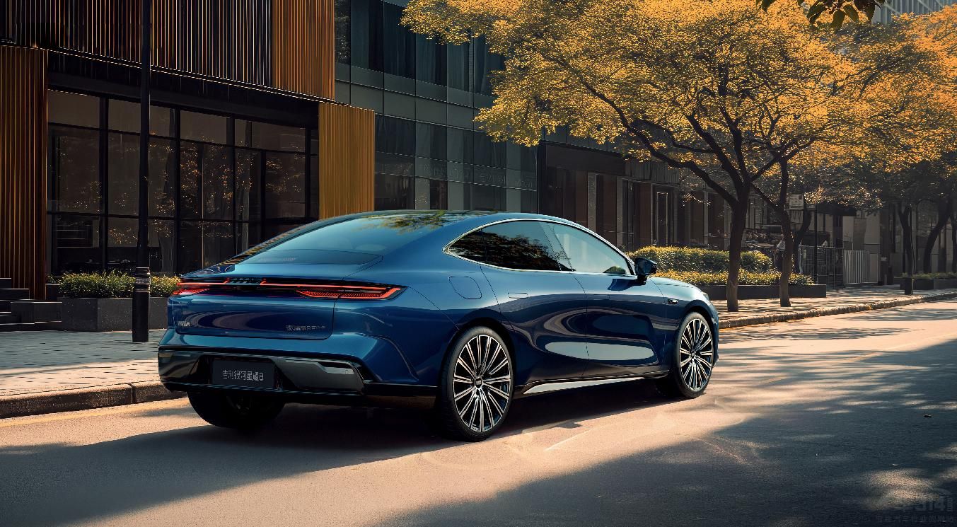 起步即旗艦重新定義中高級電混轎車新標準 起步即旗艦重新定義中高級電混轎車新標準