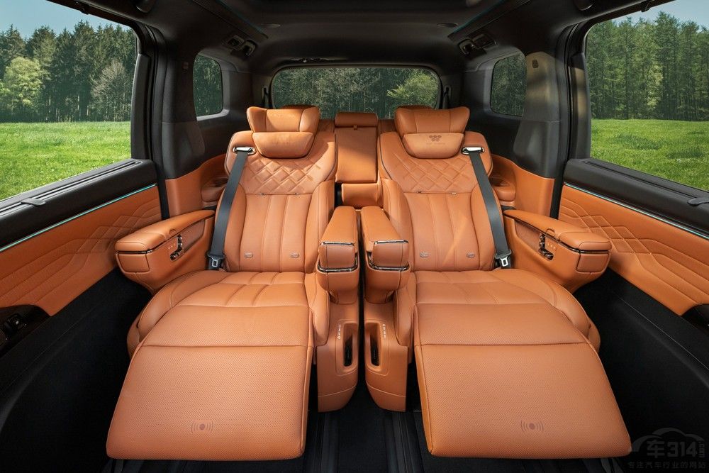 傳祺向往M8生活態(tài)服飾毛繼鴻成首位車主 傳祺向往M8生活態(tài)服飾毛繼鴻成首位車主