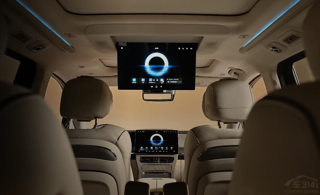 傳祺向往M8生活態(tài)服飾毛繼鴻成首位車主 傳祺向往M8生活態(tài)服飾毛繼鴻成首位車主