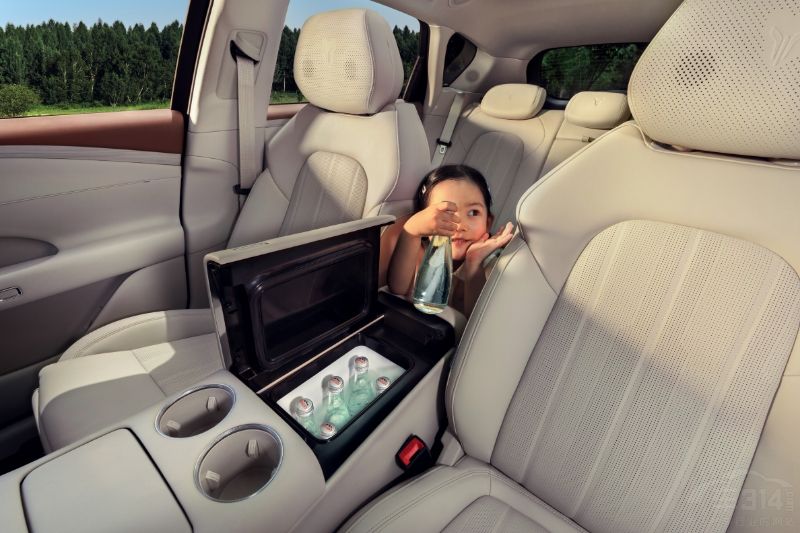 嵐圖FREE+:"極致聽勸+體驗(yàn)覺醒" 嵐圖FREE+:"極致聽勸+體驗(yàn)覺醒"