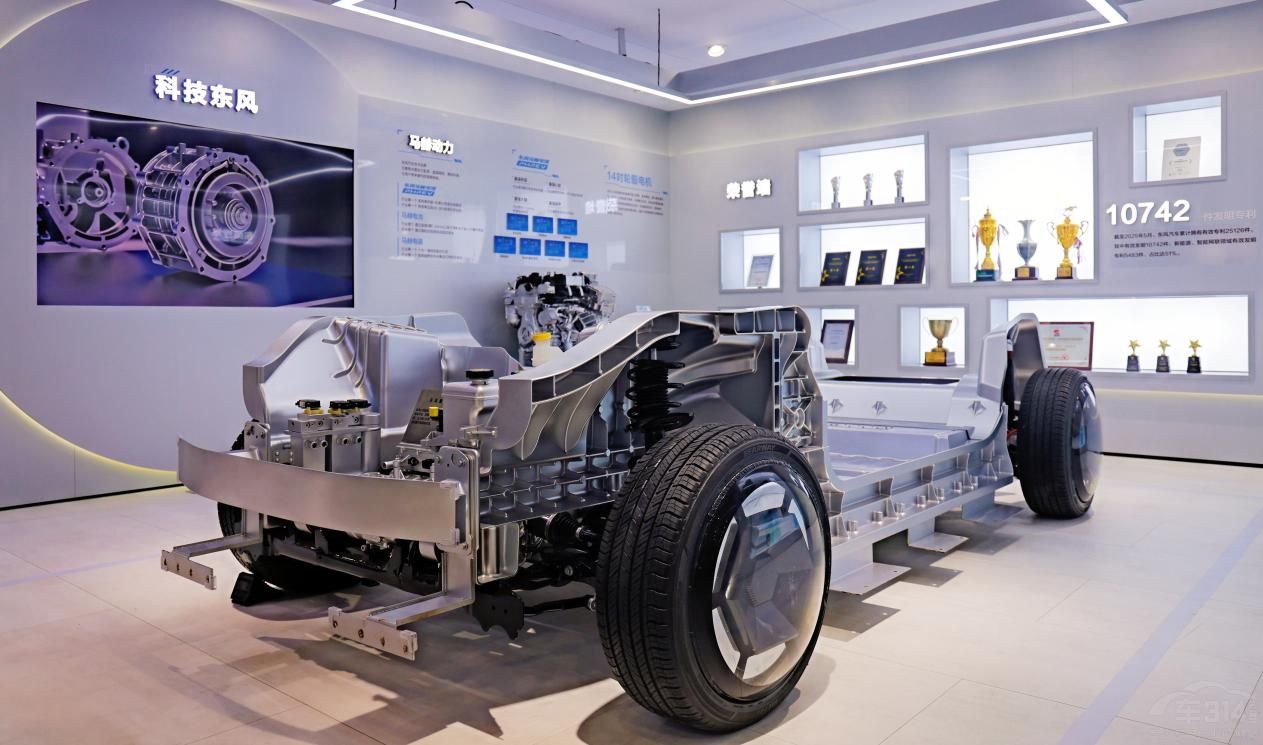 東風(fēng)三大自主新能源品牌驚艷登陸重慶車展 東風(fēng)三大自主新能源品牌驚艷登陸重慶車展