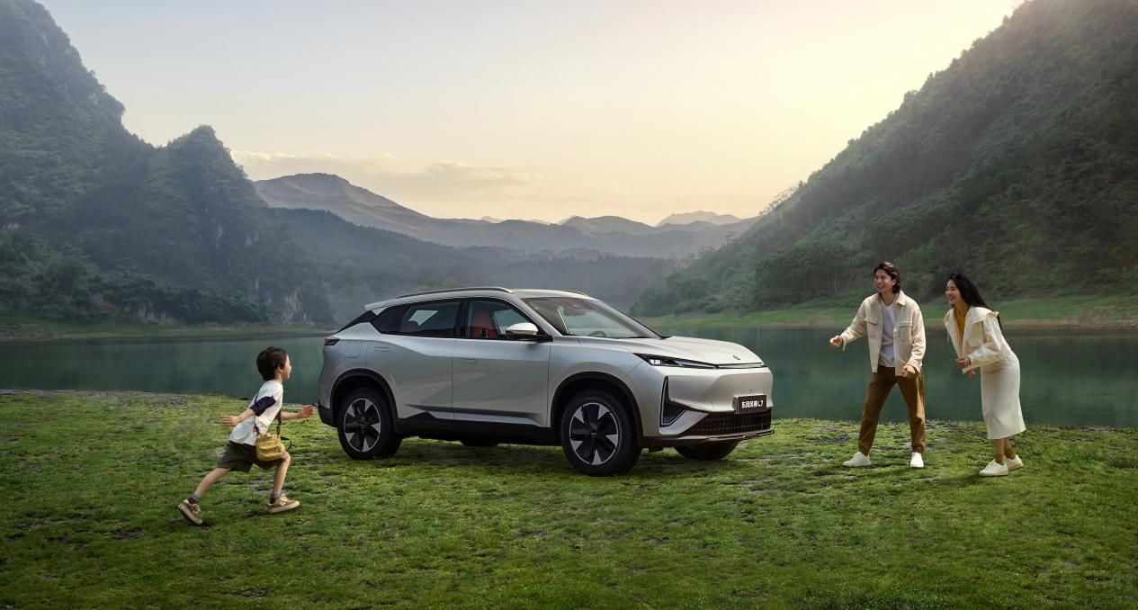 東風(fēng)三大自主新能源品牌驚艷登陸重慶車展 東風(fēng)三大自主新能源品牌驚艷登陸重慶車展