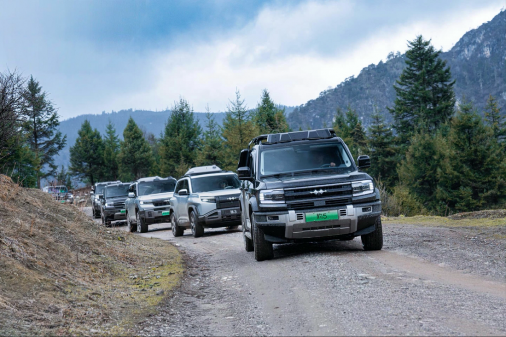 暴雨中的救援者洪水沖走車輛后的生死脫險(xiǎn) 暴雨中的救援者洪水沖走車輛后的生死脫險(xiǎn)