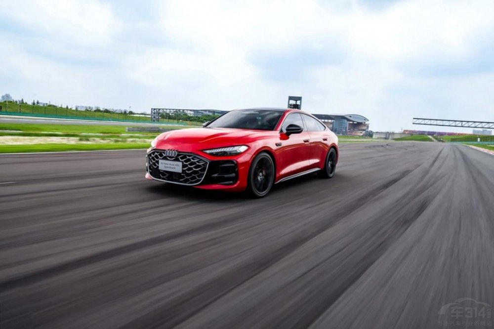 全新奧迪 A5L Sportback 限時(shí)25.99萬元起 全新奧迪 A5L Sportback 限時(shí)25.99萬元起