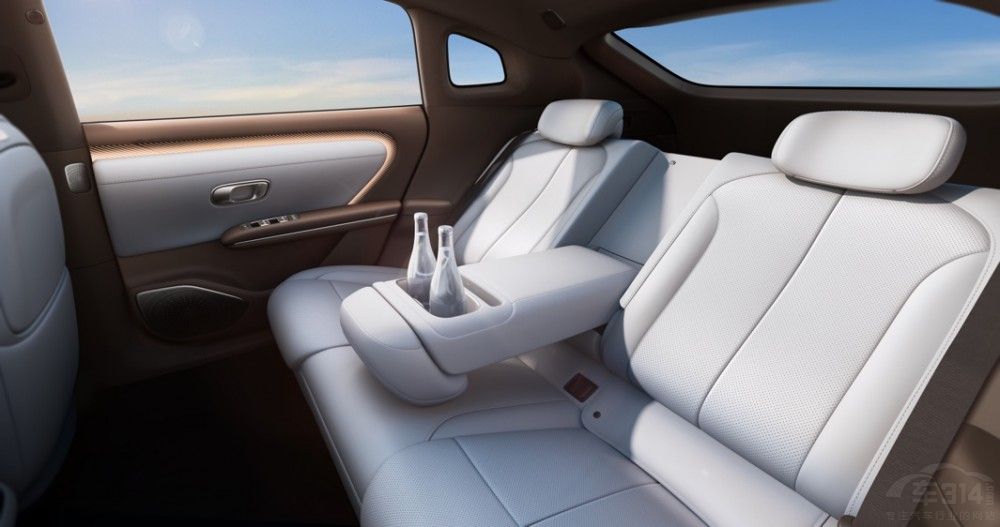 新央企新啟源新王牌長安啟源A06亮相出場 新央企新啟源新王牌長安啟源A06亮相出場