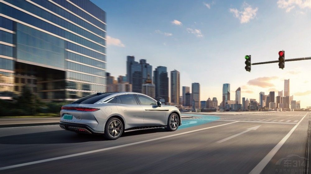 年輕人第一臺(tái)旗艦轎車 比亞迪漢L震撼上市 年輕人第一臺(tái)旗艦轎車 比亞迪漢L震撼上市