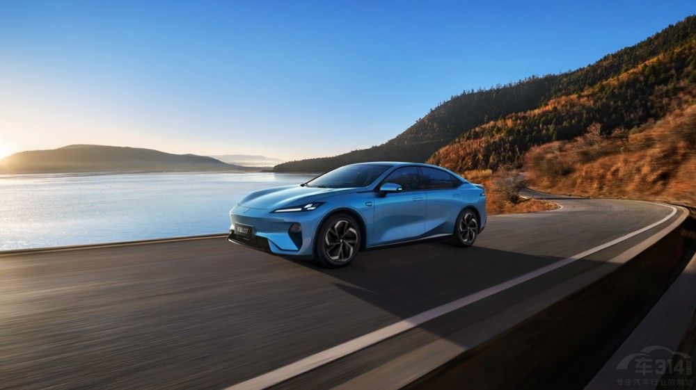 2026款深藍(lán)L07上市 全系標(biāo)配華為乾崑智駕 2026款深藍(lán)L07上市 全系標(biāo)配華為乾崑智駕