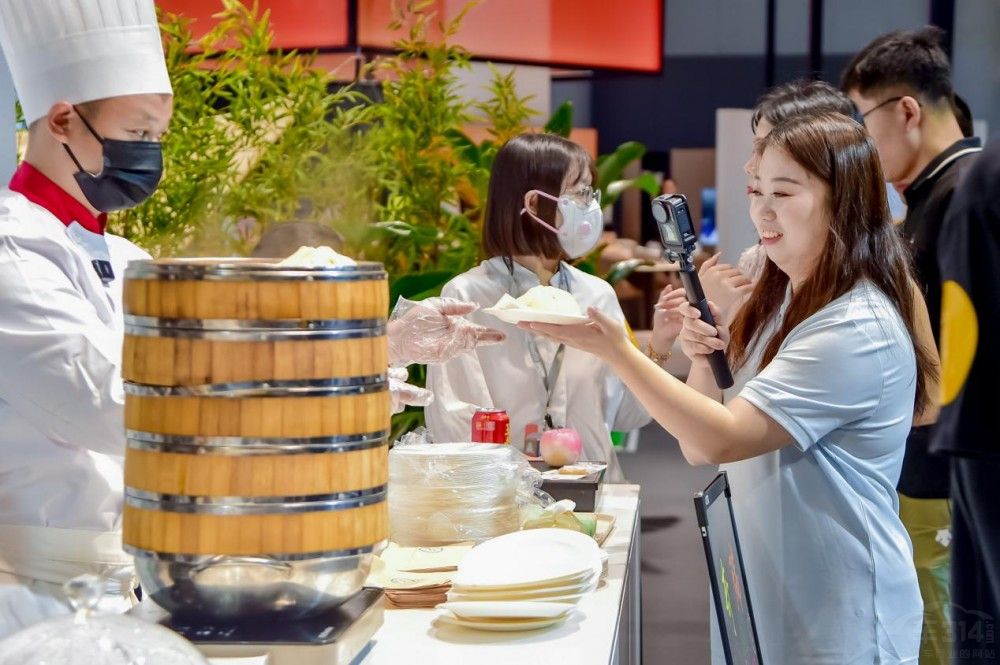 風(fēng)云X3L開啟預(yù)售 奇瑞強(qiáng)勢登陸成都車展 風(fēng)云X3L開啟預(yù)售 奇瑞強(qiáng)勢登陸成都車展