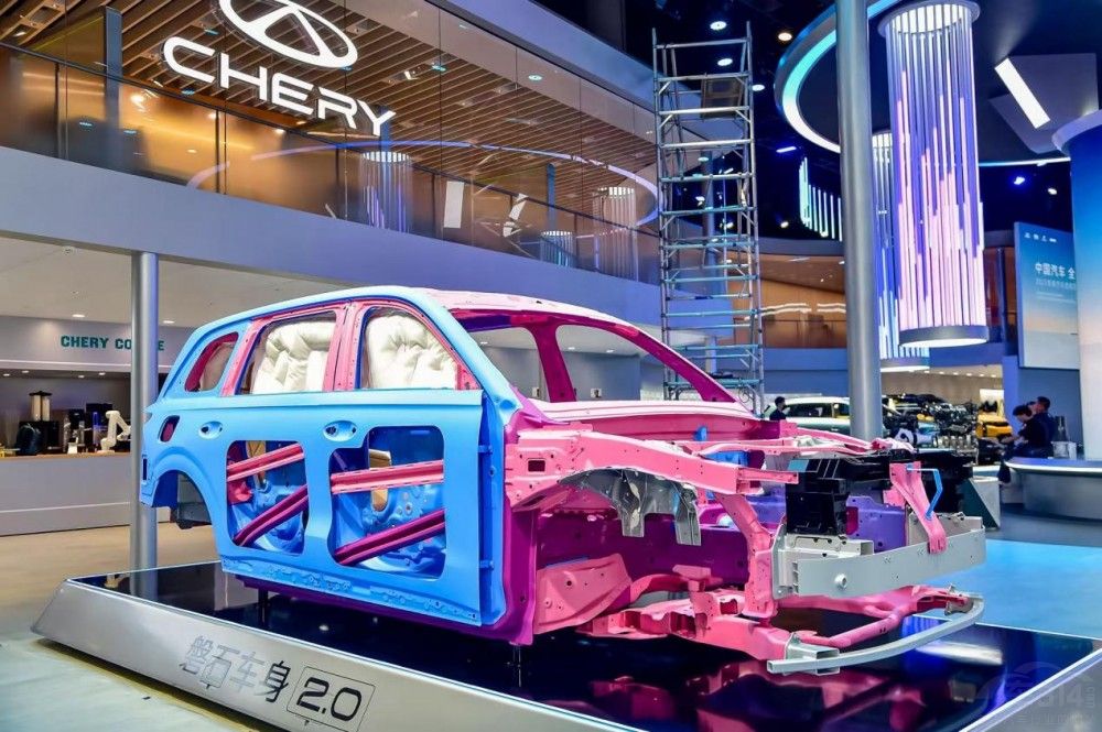 風(fēng)云X3L開啟預(yù)售 奇瑞強(qiáng)勢登陸成都車展 風(fēng)云X3L開啟預(yù)售 奇瑞強(qiáng)勢登陸成都車展