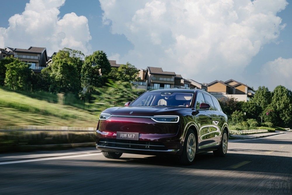 全新問界M7實車首秀 品牌全系亮相成都車展 全新問界M7實車首秀 品牌全系亮相成都車展