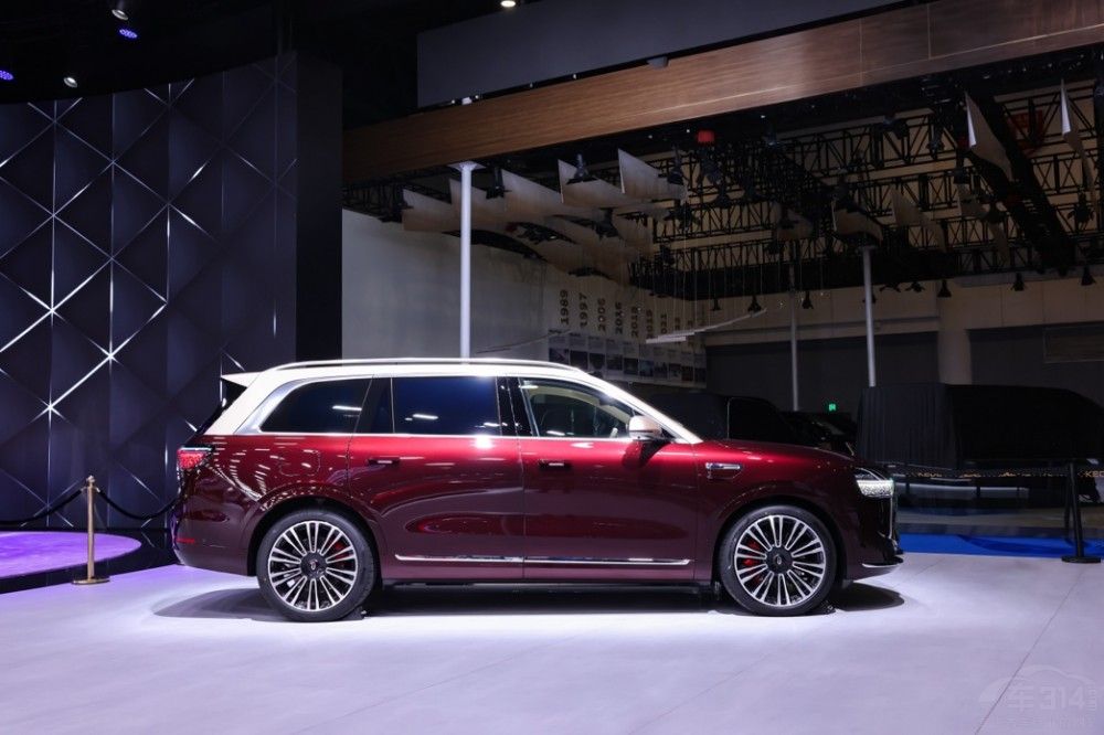 全新問界M7實車首秀 品牌全系亮相成都車展 全新問界M7實車首秀 品牌全系亮相成都車展