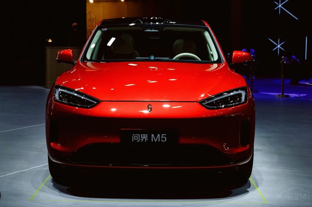 全新問界M7實車首秀 品牌全系亮相成都車展 全新問界M7實車首秀 品牌全系亮相成都車展