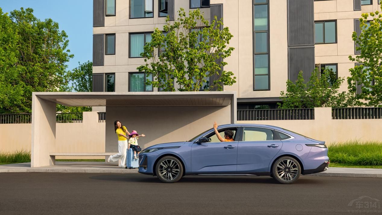 全球智能家轎新標(biāo)桿 長安第四代逸動(dòng)上市 全球智能家轎新標(biāo)桿 長安第四代逸動(dòng)上市