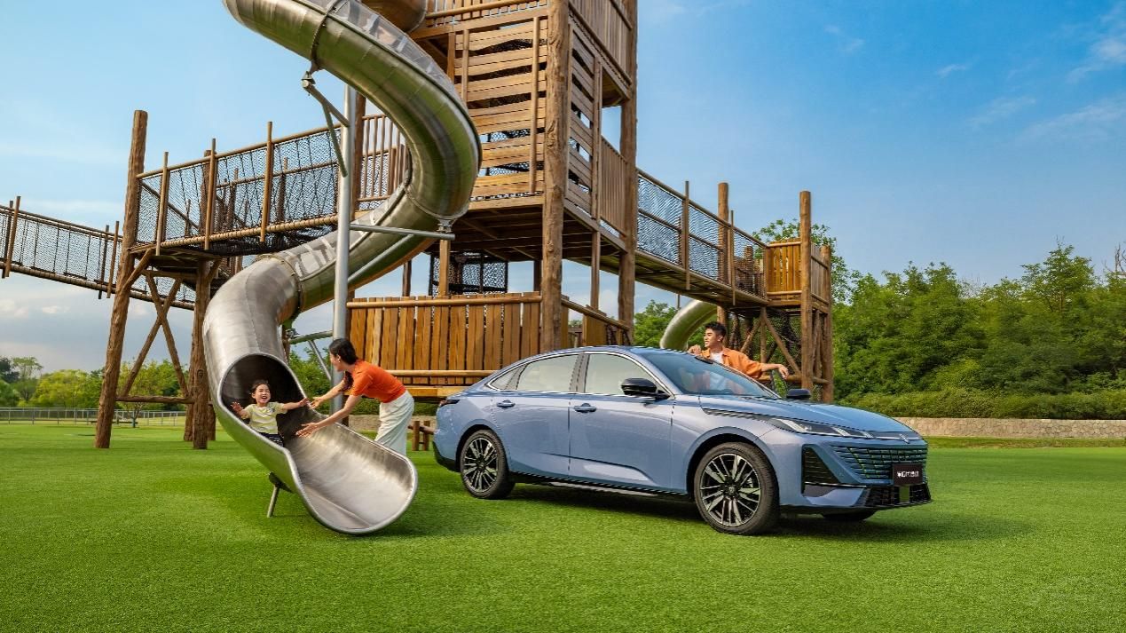 全球智能家轎新標(biāo)桿 長安第四代逸動(dòng)上市 全球智能家轎新標(biāo)桿 長安第四代逸動(dòng)上市