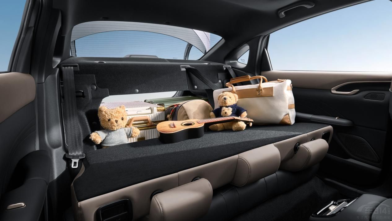 全球智能家轎新標(biāo)桿 長安第四代逸動(dòng)上市 全球智能家轎新標(biāo)桿 長安第四代逸動(dòng)上市