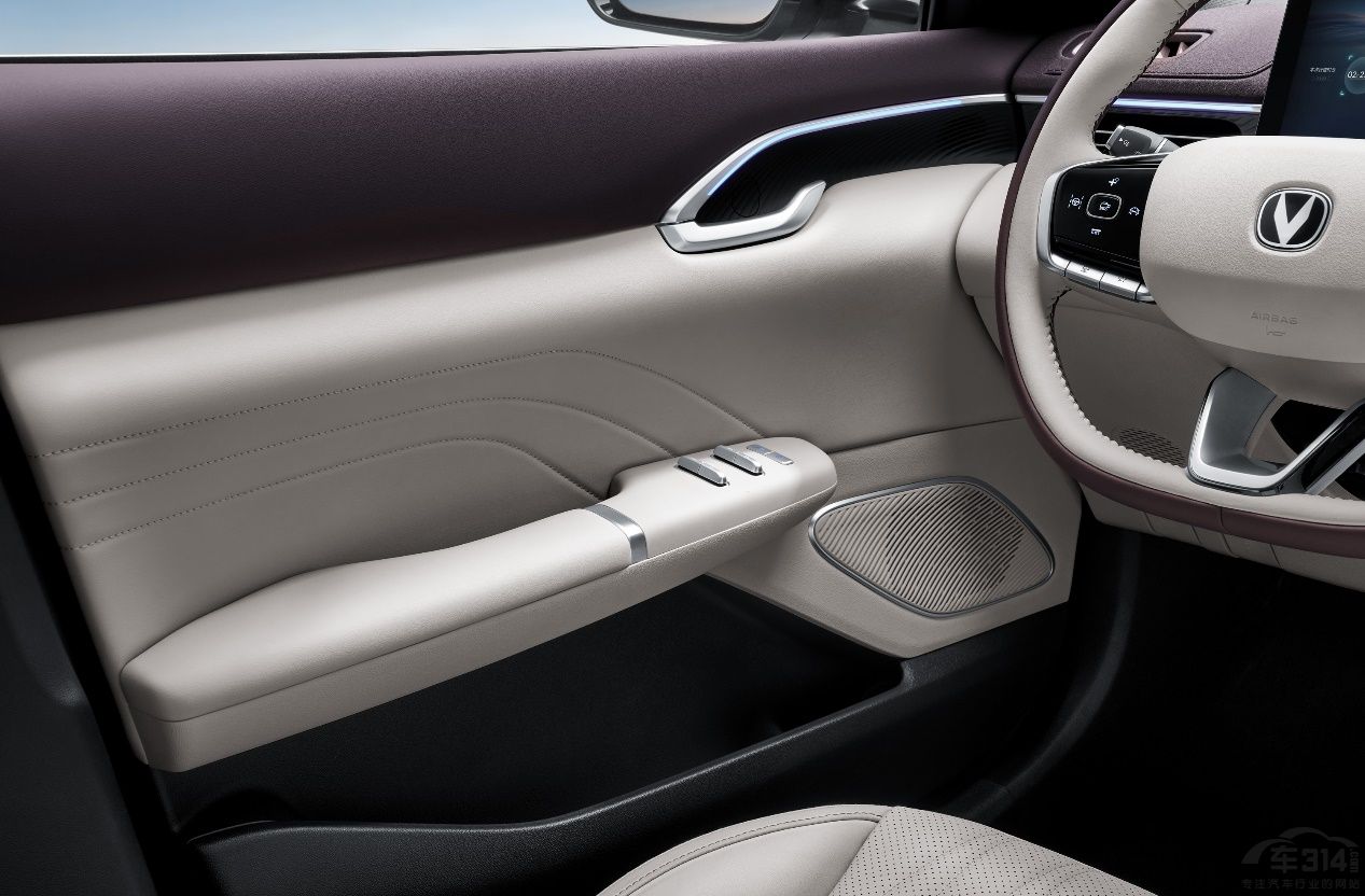 全球智能家轎新標(biāo)桿 長安第四代逸動(dòng)上市 全球智能家轎新標(biāo)桿 長安第四代逸動(dòng)上市