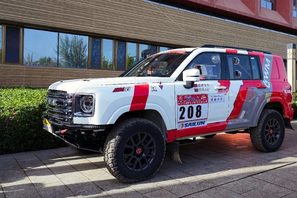 魏建軍親駕哈弗H9柴油版率隊出征T2組 魏建軍親駕哈弗H9柴油版率隊出征T2組