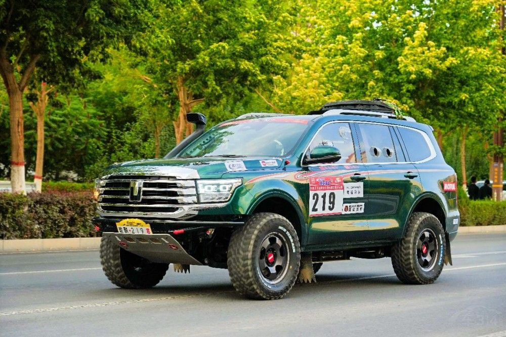 魏建軍親駕哈弗H9柴油版率隊出征T2組 魏建軍親駕哈弗H9柴油版率隊出征T2組