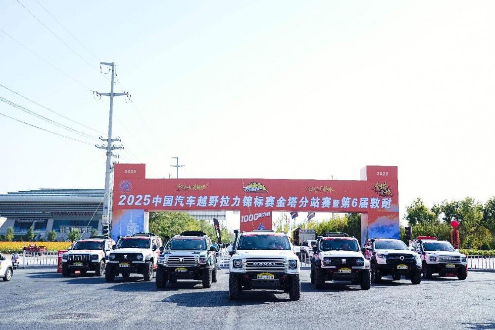 魏建軍親駕哈弗H9柴油版率隊出征T2組 魏建軍親駕哈弗H9柴油版率隊出征T2組