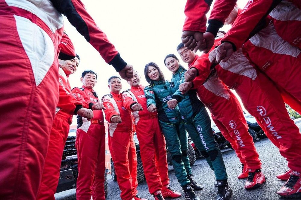 魏建軍親駕哈弗H9柴油版率隊出征T2組 魏建軍親駕哈弗H9柴油版率隊出征T2組