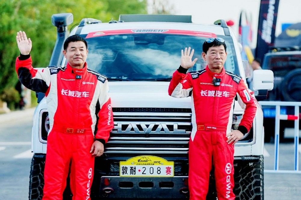 魏建軍親駕哈弗H9柴油版率隊出征T2組 魏建軍親駕哈弗H9柴油版率隊出征T2組