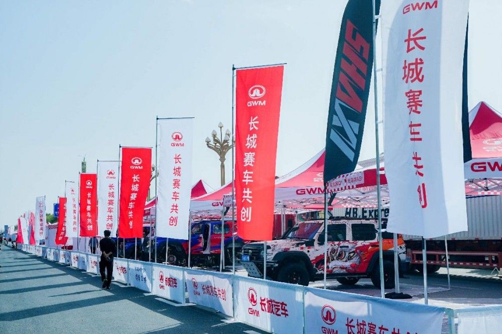 魏建軍親駕哈弗H9柴油版率隊出征T2組 魏建軍親駕哈弗H9柴油版率隊出征T2組