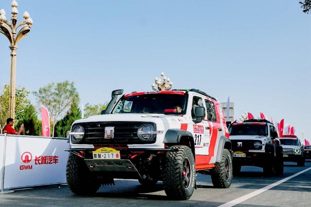 魏建軍親駕哈弗H9柴油版率隊出征T2組 魏建軍親駕哈弗H9柴油版率隊出征T2組