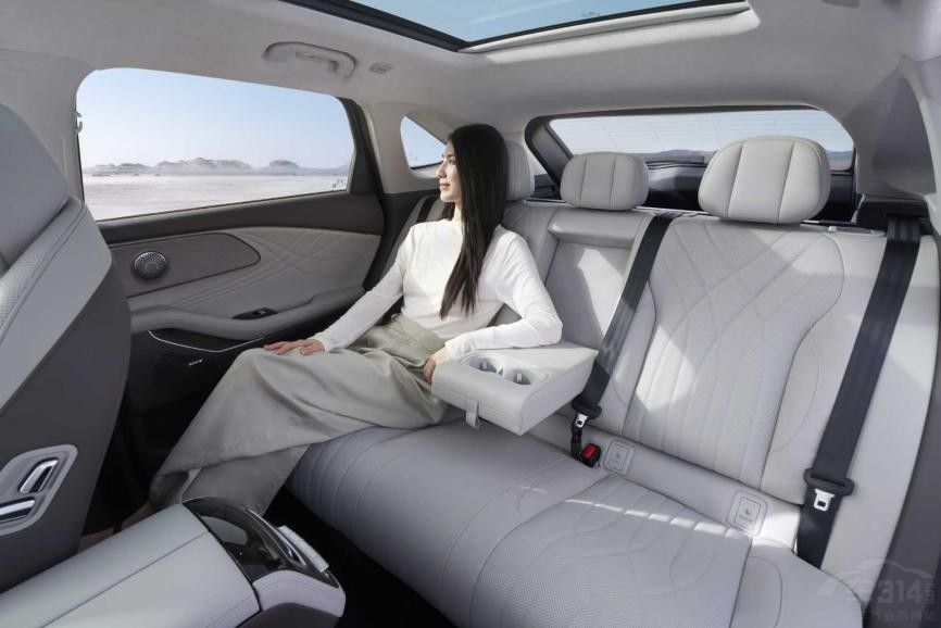 星途瑤光C-DM寰球版中型旗艦電混SUV上市 星途瑤光C-DM寰球版中型旗艦電混SUV上市